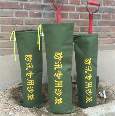 Are Durable Flood Control Sandbags Easy To Tear And Leak Sand During Sand Fil...
